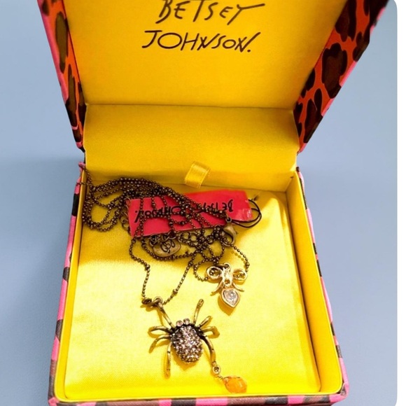 Betsy Johnson Spider jewelry Necklace I ❤️ SPIDERS - Crystal Heart & Spider NWT - Picture 4 of 13